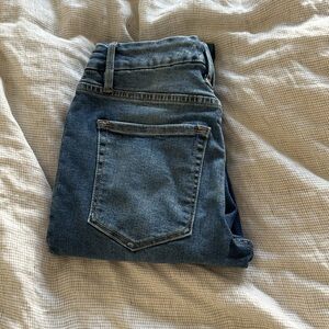 Good American “Good Waist” Skinny Jeans with Ripped Knee 6/28 size 6 high waist